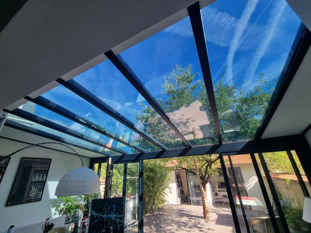 film anti-chaleur sur une toiture de véranda