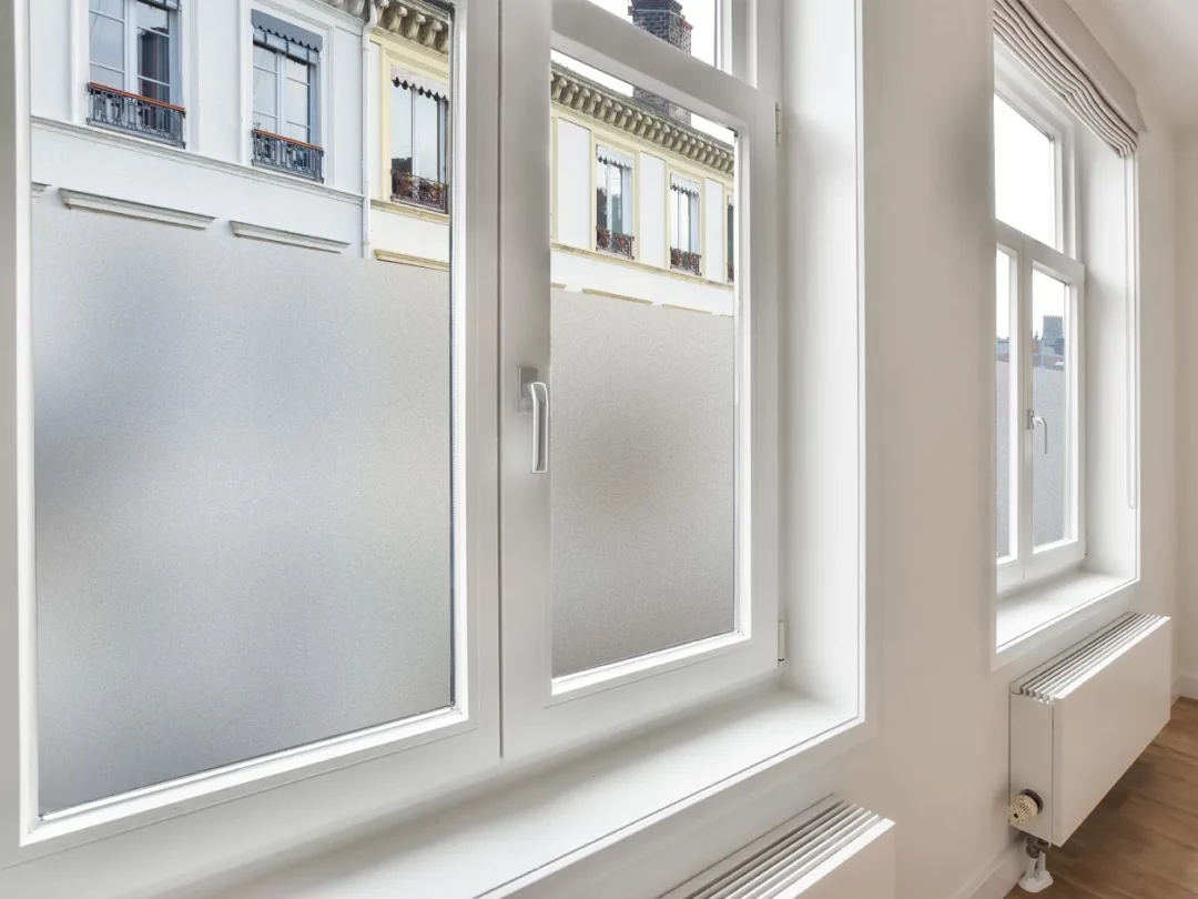 Stop du vis a vis grâce au film